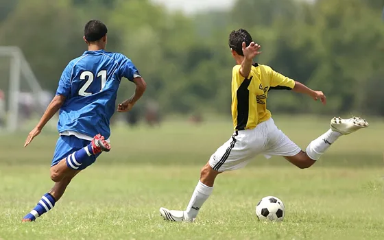 ¿Juegas al fútbol y tienes dolor en la ingle? El impingement femoroacetabular